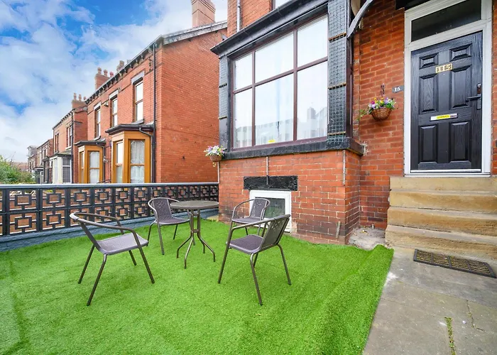 -rc15cfa- For Relaxed And Cosy With Free Parking Leeds (West Yorkshire)
