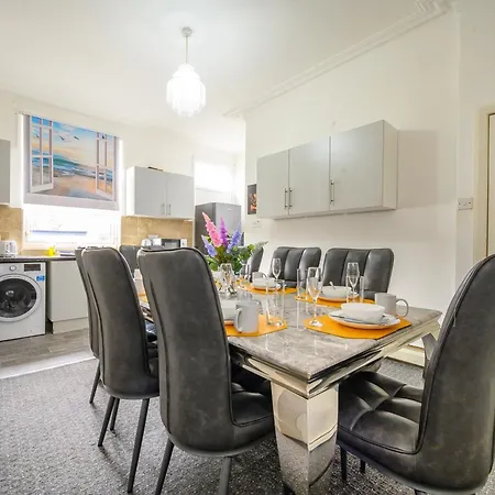 -rc15cfa- For Relaxed And Cosy With Free Parking * Leeds (West Yorkshire)