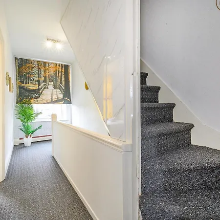 -rc15cfa- For Relaxed And Cosy With Free Parking Guest house