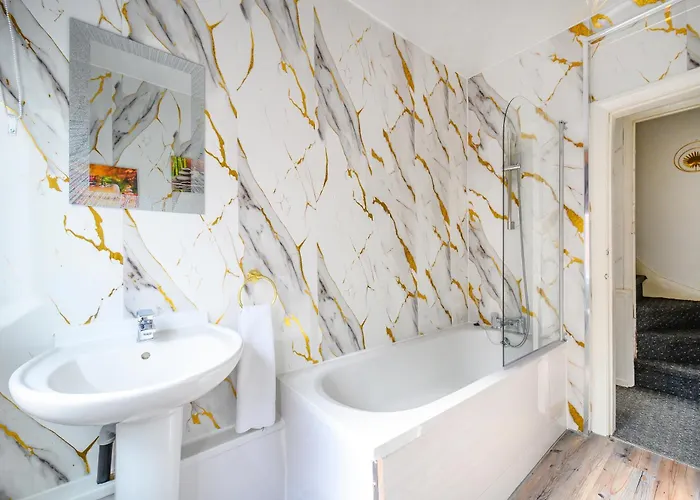 -rc15cfa- For Relaxed And Cosy With Free Parking *